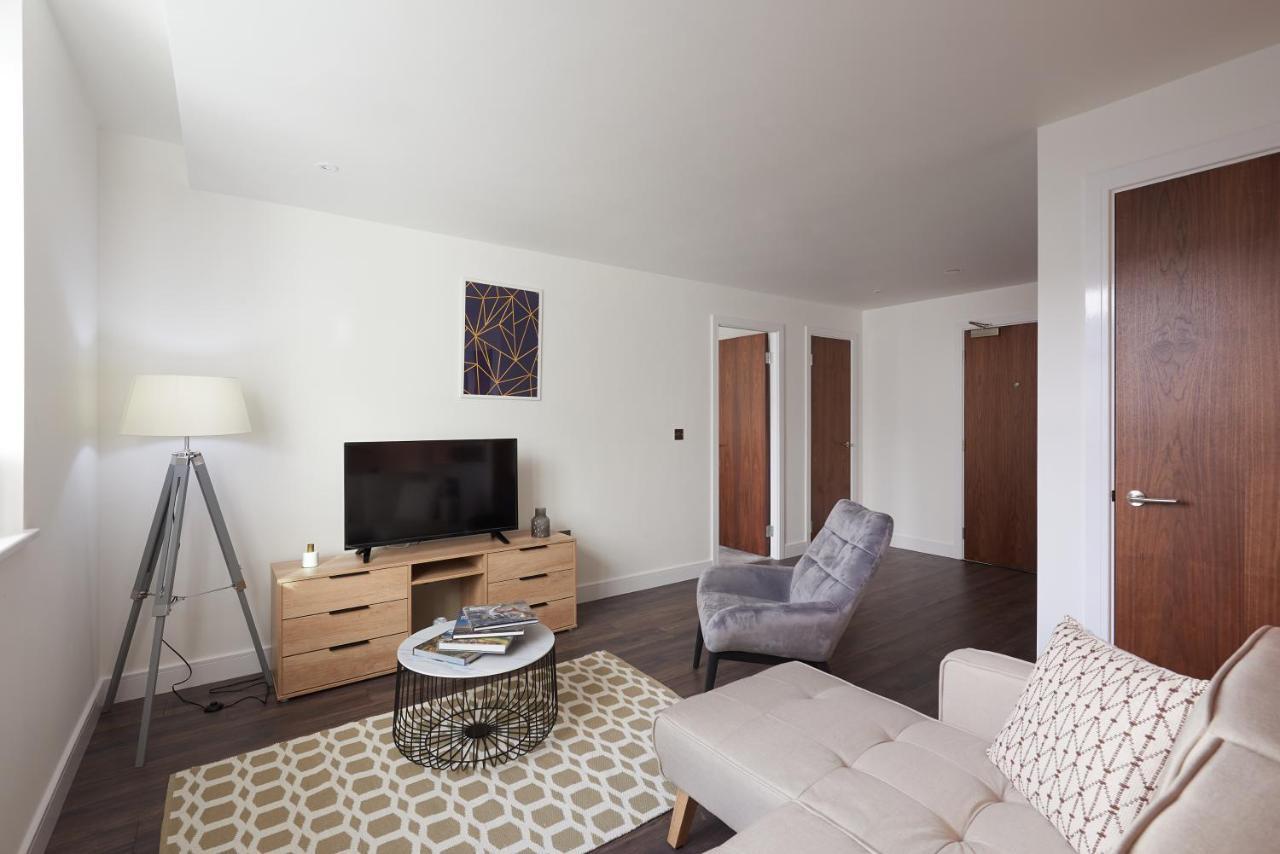 Seven Living Slough - Free Parking & Fast Wi-Fi 아파트 외부 사진