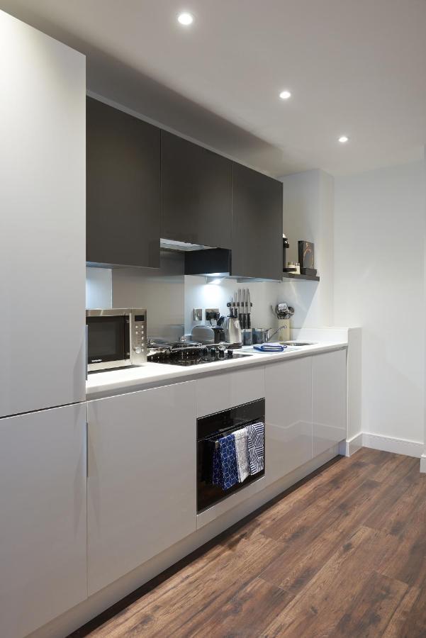 Seven Living Slough - Free Parking & Fast Wi-Fi 아파트 외부 사진