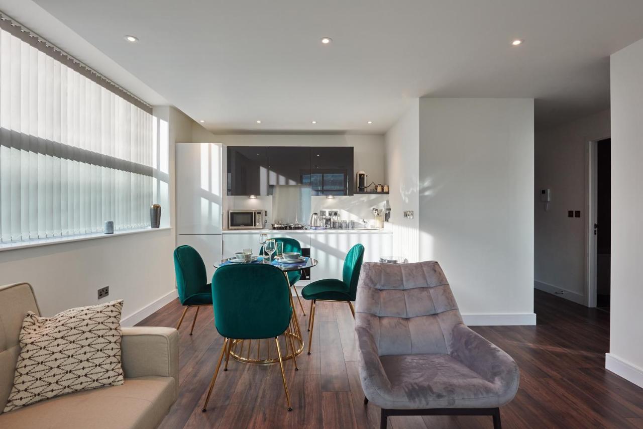 Seven Living Slough - Free Parking & Fast Wi-Fi 아파트 외부 사진