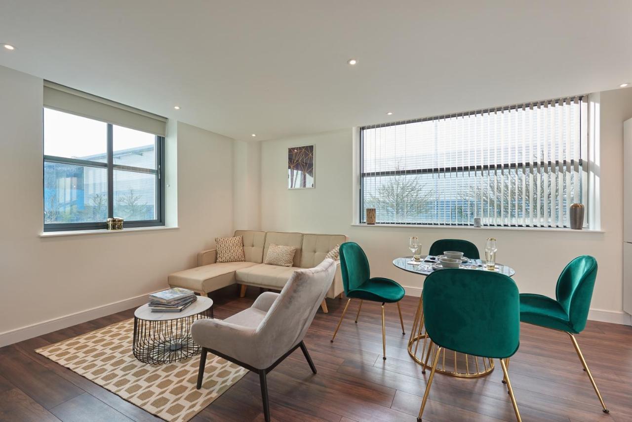 Seven Living Slough - Free Parking & Fast Wi-Fi 아파트 외부 사진
